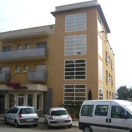 Hotel Zaytun Mequinenza Buitenkant foto